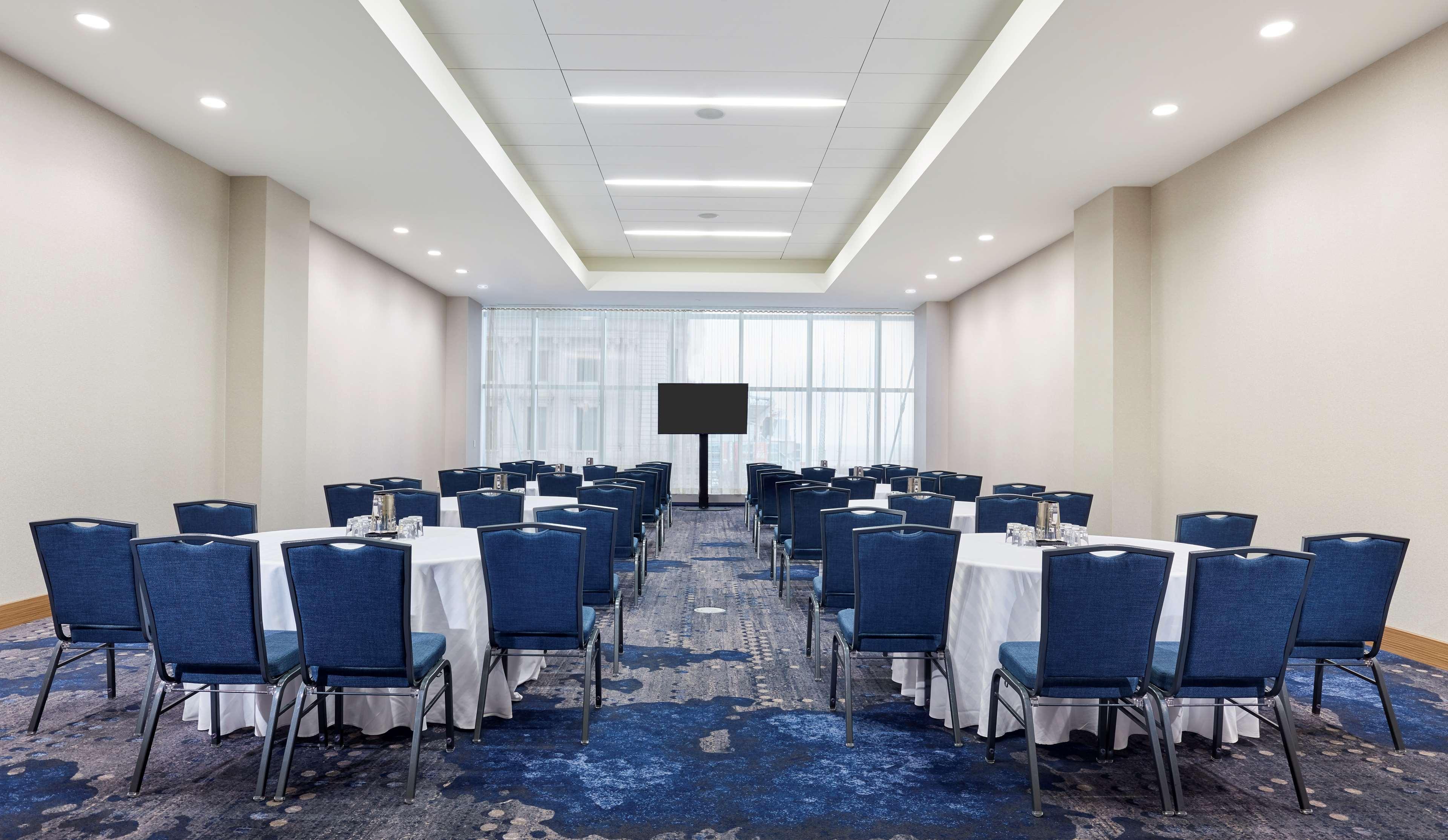 Отель Hilton Cleveland Downtown Экстерьер фото