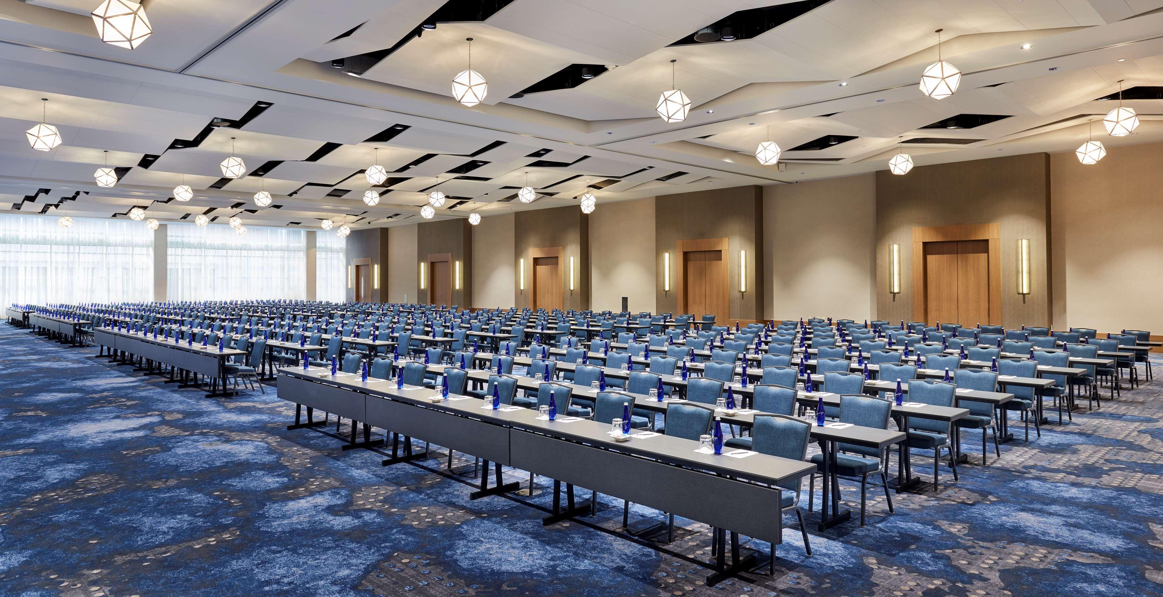 Отель Hilton Cleveland Downtown Экстерьер фото